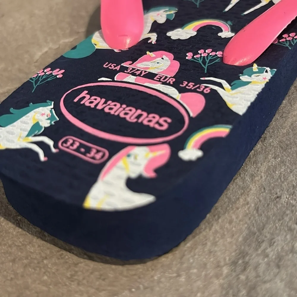 Havaianas Unicorn print thong,textured rice pattern rugged sole,summer flip flop